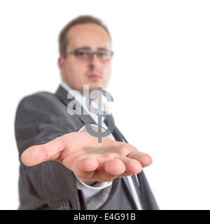 Uomo d'affari raggiunge il suo braccio con il segno del dollaro che fluttua sopra la sua mano. Isolato su sfondo bianco Foto Stock