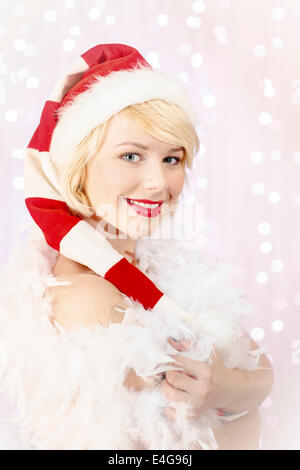Giovane donna in Santa Claus costume Foto Stock