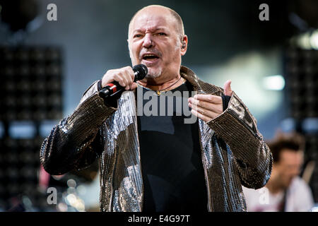 Milano, Italia. 09 Luglio, 2014. L'Italiano rock star Vasco Rossi suona dal vivo allo Stadio San Siro durante il 'Live Kom 2014' Credito: Rodolfo Sassano/Alamy Live News Foto Stock