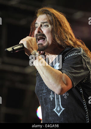 Vizovice, Repubblica Ceca. 10 Luglio, 2014. Il cantante della band statunitense Dream Theater, James LaBrie, suona al festival della musica Masters di roccia sulla luglio 10, 2014 in Vizovice, Repubblica Ceca. Credito: CTK/Alamy Live News Foto Stock