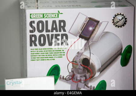 Un solare gioco educativo in vendita presso il palazzo di cristallo che è il primo edificio nel mondo che ha ottenuto un eccezionale Foto Stock