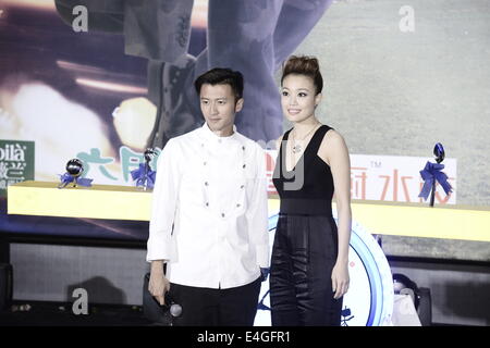 Pechino, Cina. 9 Luglio, 2014. Cantante e attore Nicholas Tse e cantante Joey Yung frequentare il premier del reality show "Chef" Nic a Pechino in Cina mercoledì 9 luglio 2014. © TopPhoto/Alamy Live News Foto Stock