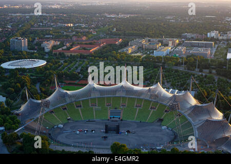 Vista della Olympic Stadium e Monaco di Baviera, Germania, Europa Foto Stock