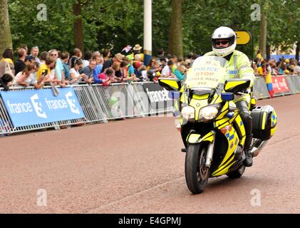 London, Regno Unito - 7 Luglio 2014: il finale della terza tappa del Tour de France presso il centro commerciale di Londra Foto Stock