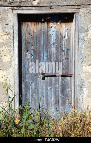 Vecchio rustico in legno weathered porta del granaio Foto Stock