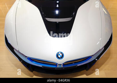 Hotel moderno di lusso auto sportive con plug-in sistema ibrido, BMW i8 Foto Stock