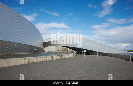 Ingresso al Den Blå pianeta in Kastrup vicino a Copenhagen in Danimarca con piscine di acqua. Architetto: 3xn Foto Stock