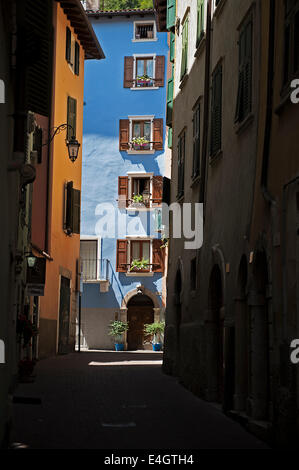 Blaues Haus a Riva, blue house in Riva del Garda Foto Stock