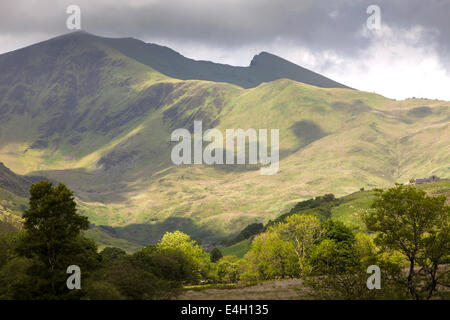 Cwm Pennant valley e la cresta Nantlle, Snowdonia National Park, North Wales, Regno Unito Foto Stock