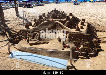 La scultura di sabbia a Playa de Levante beach resort Benidorm, Costa Blanca, provincia di Valencia, Spagna, Europa. Foto Stock