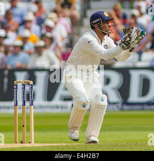 Nottingham, Regno Unito. 11 Luglio, 2014. Mahendra Singh Dhoni dell India durante la terza giornata del primo test match tra Inghilterra e India a Trent Bridge terreno su luglio 11, 2014 a Nottingham, Inghilterra. Credito: Mitchell Gunn/ESPA/Alamy Live News Foto Stock