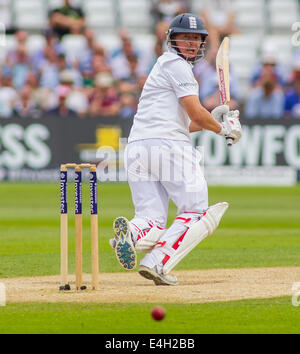 Nottingham, Regno Unito. 11 Luglio, 2014. Gary Ballance di Inghilterra gioca un colpo durante la terza giornata del primo test match tra Inghilterra e India a Trent Bridge terreno su luglio 11, 2014 a Nottingham, Inghilterra. Credito: Mitchell Gunn/ESPA/Alamy Live News Foto Stock