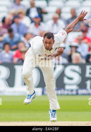 Nottingham, Regno Unito. 11 Luglio, 2014. Stuart Binny dell India bowling durante la terza giornata del primo test match tra Inghilterra e India a Trent Bridge terreno su luglio 11, 2014 a Nottingham, Inghilterra. Credito: Mitchell Gunn/ESPA/Alamy Live News Foto Stock