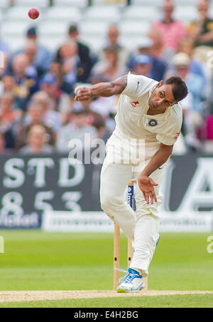 Nottingham, Regno Unito. 11 Luglio, 2014. Stuart Binny dell India durante la terza giornata del primo test match tra Inghilterra e India a Trent Bridge terreno su luglio 11, 2014 a Nottingham, Inghilterra. Credito: Mitchell Gunn/ESPA/Alamy Live News Foto Stock