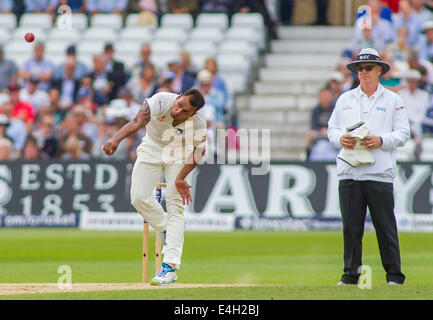 Nottingham, Regno Unito. 11 Luglio, 2014. Stuart Binny dell India bowling durante la terza giornata del primo test match tra Inghilterra e India a Trent Bridge terreno su luglio 11, 2014 a Nottingham, Inghilterra. Credito: Mitchell Gunn/ESPA/Alamy Live News Foto Stock