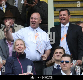 Newmarket, Regno Unito. 11 Luglio, 2014. Moet and Chandon Luglio Festival, QUIPCO Sciur giorno. Gli scommettitori e bookmakers a Newmarket Luglio Festival. Credito: Azione Sport Plus/Alamy Live News Foto Stock