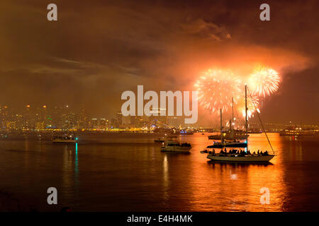 Fuochi d'artificio a Downtown San Diego, sul quarto di luglio 2014. Foto Stock