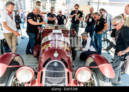 Alfa Romeo 8C 2900A da 1936 a Mille Miglia - Classic Car Race, Brescia, Italia 2014 Foto Stock