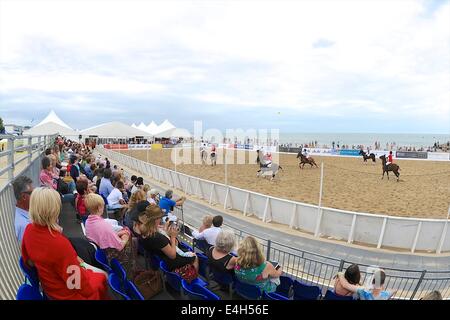 Barene, Bournemouth, Regno Unito. 11 Luglio, 2014. Asahi British Beach Polo Championships Day 1 Lug 11th. Tra Inghilterra e Galles. Credit: Azione Plus immagini di sport/Alamy Live News Foto Stock