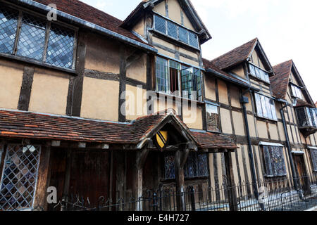 L'entrata frontale di Shakespeare Luogo di nascita. Storica casa del XVI secolo in Henley Street. Stratford upon Avon Regno Unito Inghilterra Foto Stock