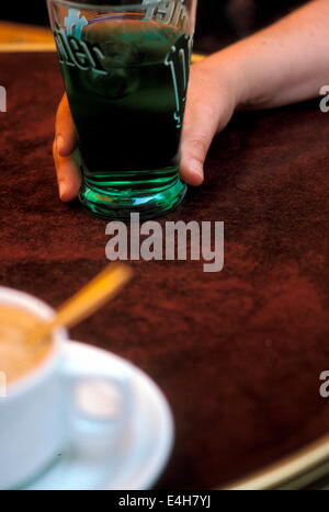 AJAXNETPHOTO. CANNES,Francia - COTE D'AZUR - UNE MENTHE UN L'EAU. Foto:JONATHAN EASTLAND/AJAX Foto Stock