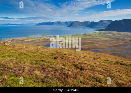 Autunno vista da Hoven, Gimsøy, Isole Lofoten in Norvegia Foto Stock