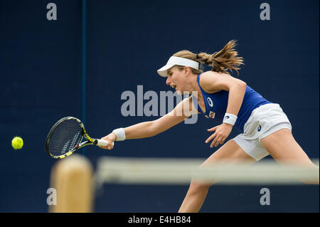 Johanna Konta - AEGON International 2014- Eastbourne - Inghilterra, Johanna Konta di Gran Bretagna in azione giocando con una singola mano Foto Stock