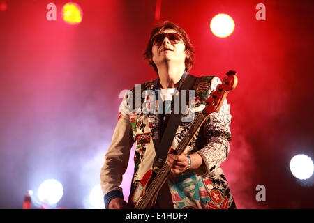 Nicky Wire, manic street predicatori, Balado, Kinross, Scotland, Regno Unito. 11 Luglio, 2014. T nel Parco Music Festival venerdì 11 luglio Credito: Loraine Ross/Alamy Live News Foto Stock