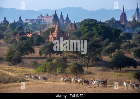 Templi della zona archeologica della città antica di Bagan in Myanmar (Birmania) Foto Stock
