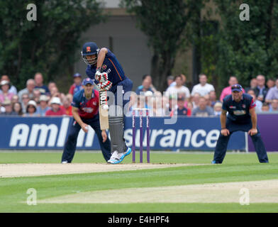 Colchester, Essex, Regno Unito. 12 Luglio, 2014. NatWest T20 Blast, Essex versus Kent Spitfires. Ravi Bopara in azione di ovatta per Essex Credit: Azione Plus sport/Alamy Live News Foto Stock