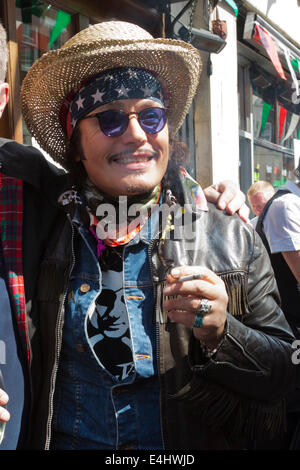 Adam Ant esegue al sessantacinquesimo anniversario del Bar Italia in Frith Street, Soho, Londra Foto Stock