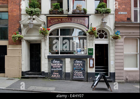 Il Municipio taverna inglese tradizionale pub della città, situato a Tib Lane, Manchester, UK. Foto Stock