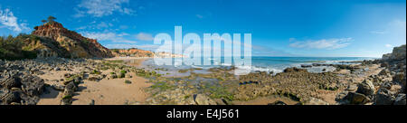 Olhos de Agua beach panorama, in Albufeira Algarve Foto Stock