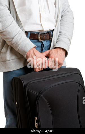 Close up di un uomo con una borsa da viaggio, pronto per andare all'aeroporto, isolato in bianco. Foto Stock