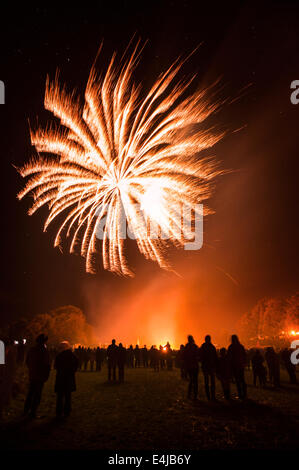 Organizzato di fuochi d'artificio, 5 Novembre - NOTTE DEI FALÒ - a Leyburn, North Yorkshire Foto Stock