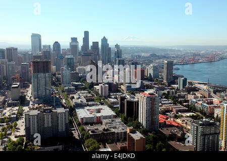 Seattle cityscape visto dalla piattaforma di osservazione dello Space Needle Foto Stock
