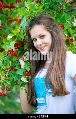 Teen girl vicino al red pallon di maggio Foto Stock