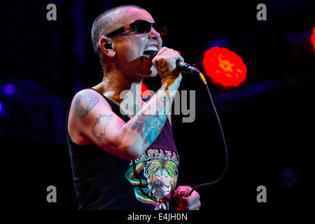 Lugano - Svizzera. 11 luglio 2014. Il cantante irlandese il cantautore Sinead O Connor si esibisce dal vivo in Piazza della Riforma durante il 'l'Estival Jazz di Lugano 2014' Credito: Rodolfo Sassano/Alamy Live News Foto Stock