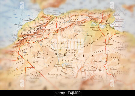 Traveler incentrato su Algeria - la preparazione per il viaggio Foto Stock