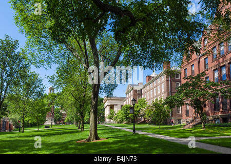 Tranquilla e verde presso la Brown University College Hill quartiere storico di Providence, Rhode Island, STATI UNITI D'AMERICA Foto Stock