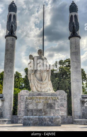 Statua a Niños Héroes, sei messicano militare di adolescenti cadetti. Questi cadetti morti per difendere il Messico a Città del Messico di Chapultepec Foto Stock