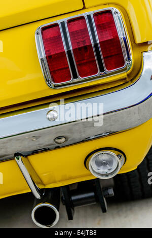 Anni sessanta ripristinato giallo Ford Mustang Foto Stock