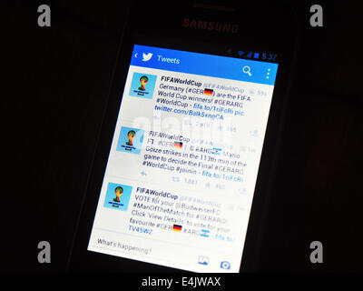 Tweet durante il 2014 FIFA World Cup finale tra Argentina e Germania. Foto Stock