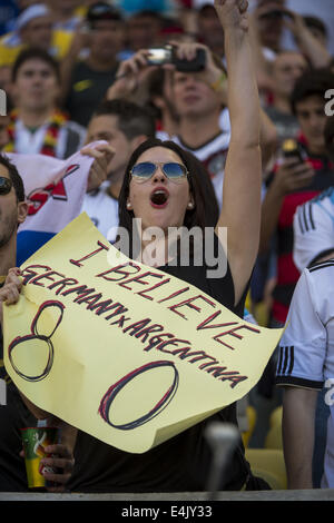 Rio De Janeiro, Brasile. 13 Luglio, 2014. RIO DE JANEIRO-Brasile--13 luglio: sostenitore nel confronto tra Germania e Argentina, corrispondente al 2014 finale di Coppa del mondo, ha suonato presso il Maracana Stadium, 13 luglio 2014. Foto: Urbanandsport/Nurphoto Credito: Urbanandsport/NurPhoto/ZUMA filo/Alamy Live News Foto Stock