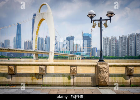 Guangzhou - Cina cityscape sul Fiume Pearl. Foto Stock