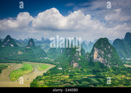 Carso paesaggio di montagna in Xingping, provincia di Guangxi, Cina. Foto Stock