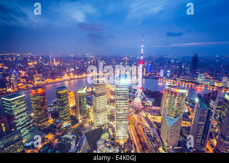 Shanghai, Cina vista aerea del distretto finanziario di Pudong. Foto Stock