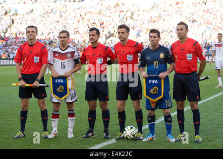 Philipp Lahm (GER), Lionel Messi (ARG), 13 luglio 2014 - Calcio : Coppa del Mondo FIFA Brasile 2014 partita finale tra Germania 1-0 Argentina al Maracana stadium di Rio de Janeiro in Brasile. (Foto di Maurizio Borsari/AFLO) Foto Stock