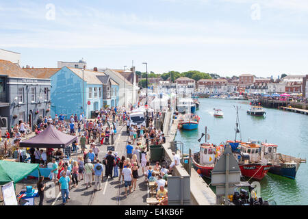 Street view presso Dorset festival di frutti di mare. Weymouth, Dorset Regno Unito Foto Stock