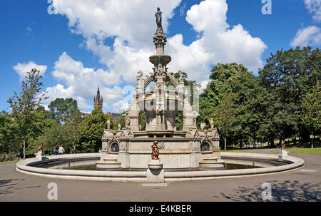 Stewart Memorial Fontana nel Sir Joseph Paxton progettato Kelvingrove Park nel west end di Glasgow Scozia Scotland Foto Stock